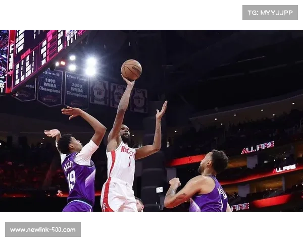 火箭多点开花四人半场得分上双小史密斯爆发砍下16分成进攻核心