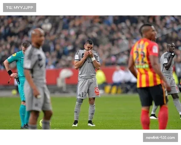 朗斯后卫桑加雷入选抢断榜 防守硬朗作风顽强